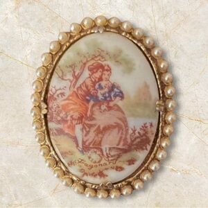 Vintage Cameo Brooch Pin